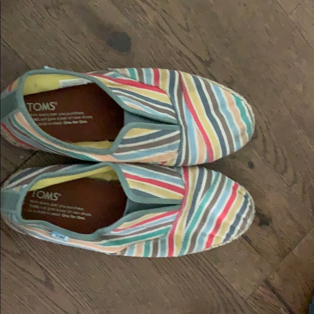 Tom’s shoes